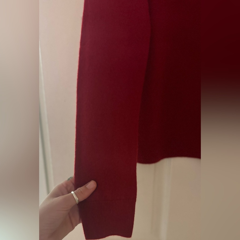 Uniqlo Women's Red Turtleneck Sweater - Picture 8 of 10